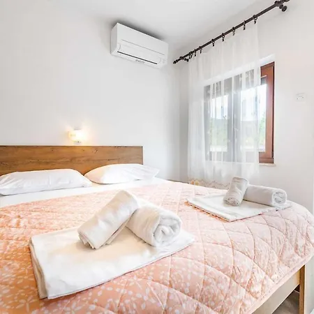 Adora A8 Baška