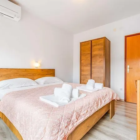 Adora A8 Apartman