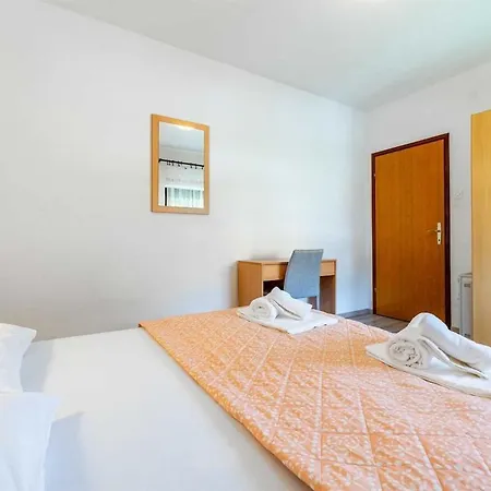 Adora A8 * Baška