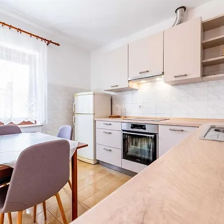 Adora A8 Apartman