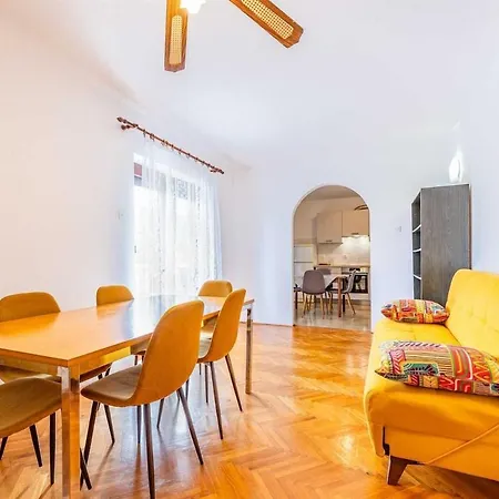 Adora A8 * Baška