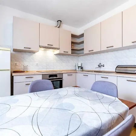 Apartman Adora A8