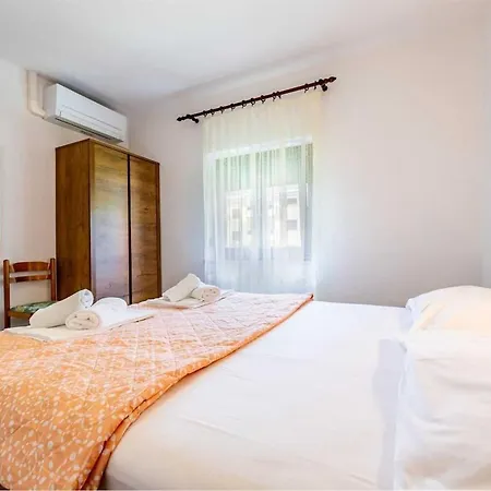 Adora A8 * Baška